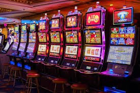 Papan taruhan Sic Bo Dadu di ayukplay dengan label jelas untuk setiap kombinasi
